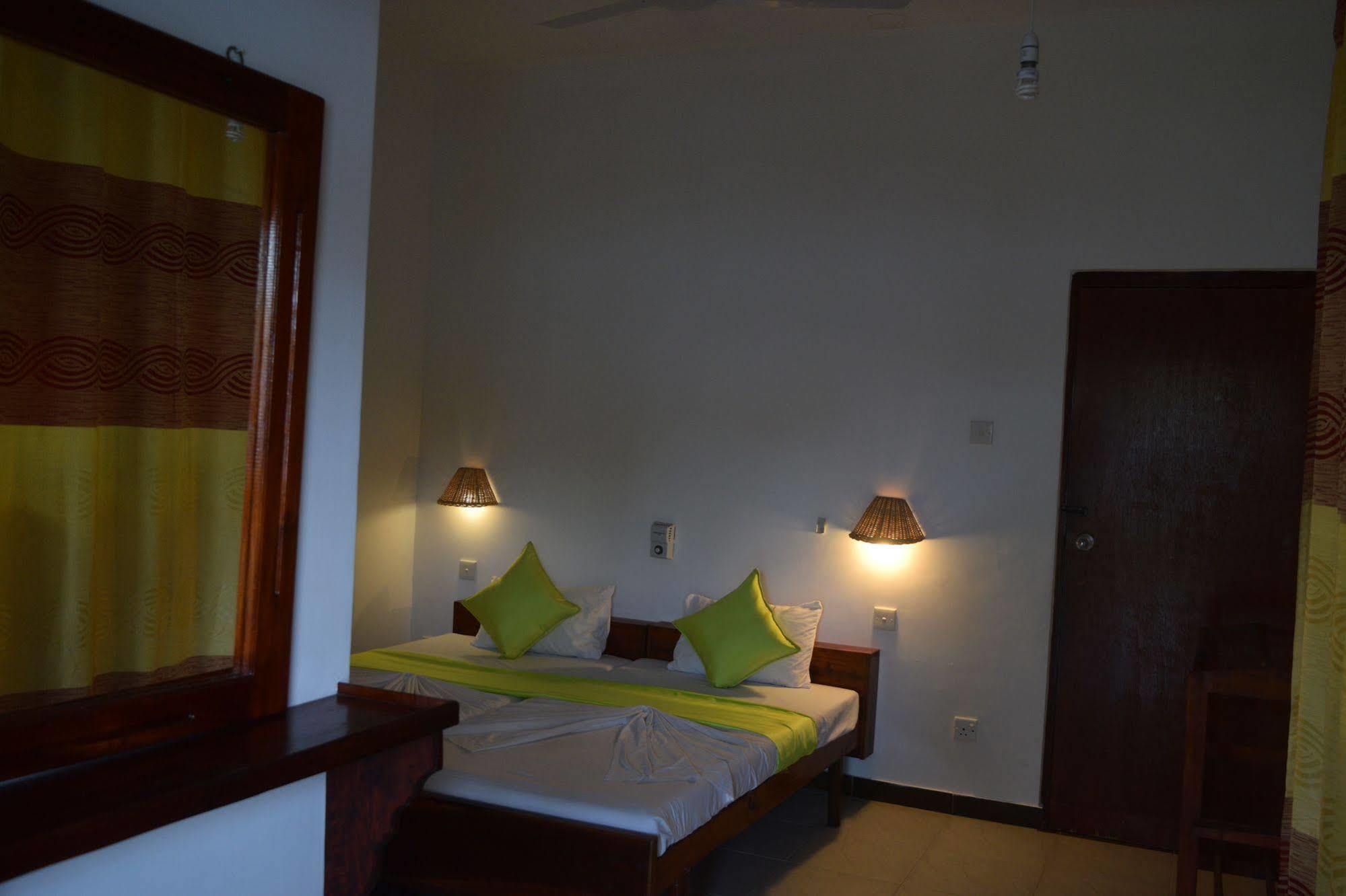 Star Holiday Resort Hikkaduwa Kültér fotó
